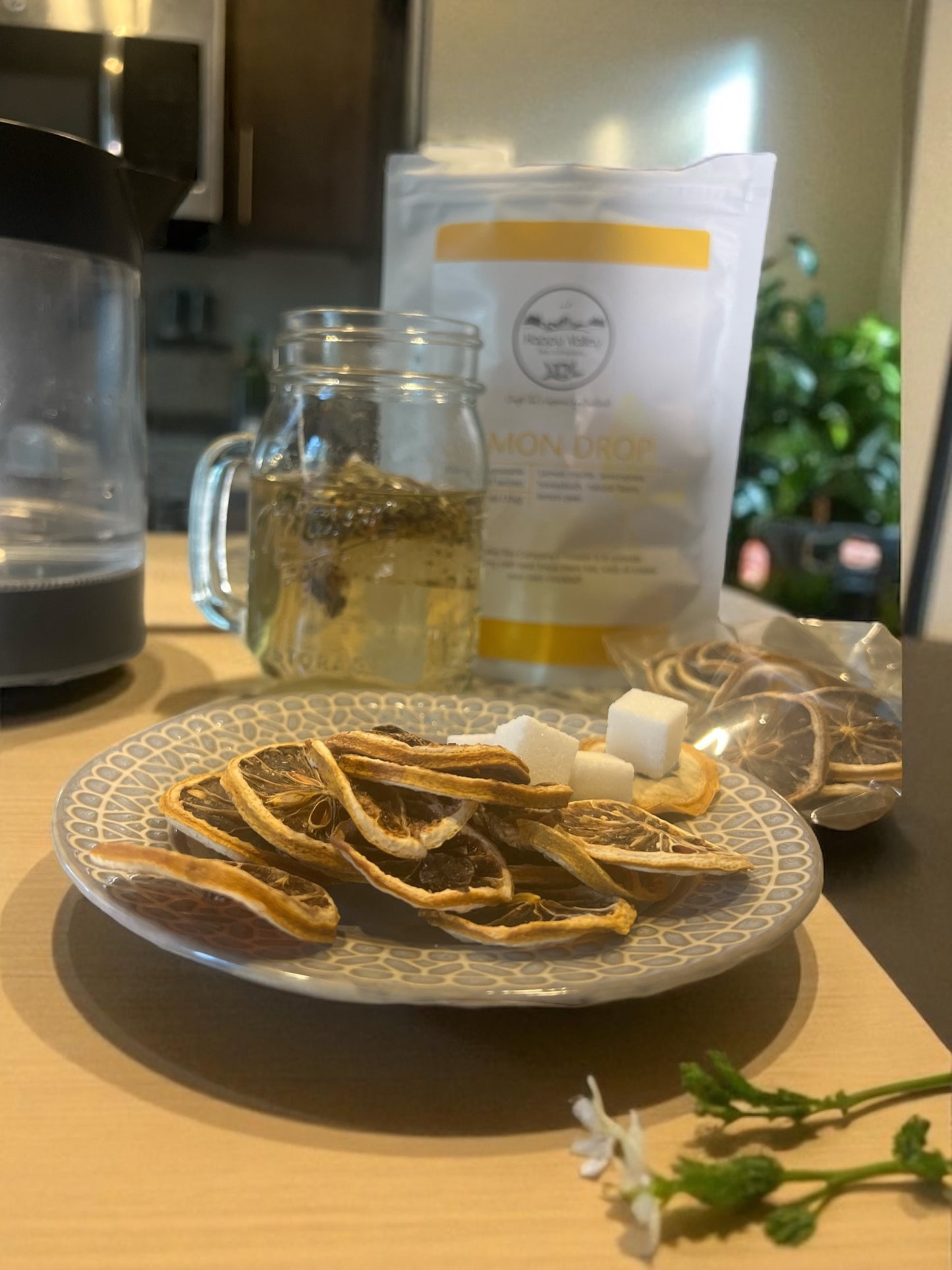 Lemon Garnish to elevate your tea to Mocktail